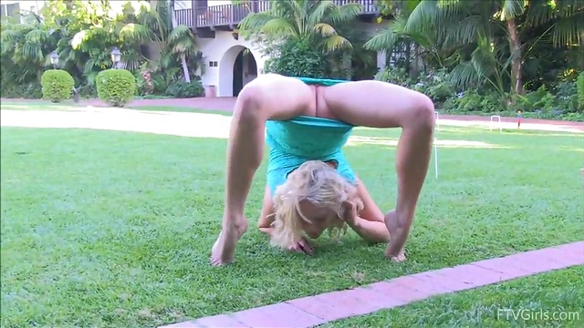 Seductive Leggy Blonde Teases with Exposed Pussy During Public Game Night