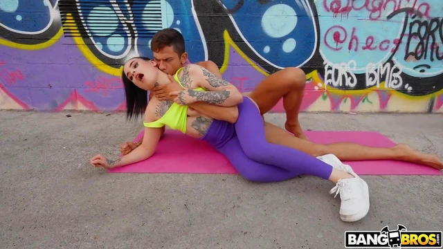 Sexy Public Fuck Fest With Curvy Latina Babe Outdoors