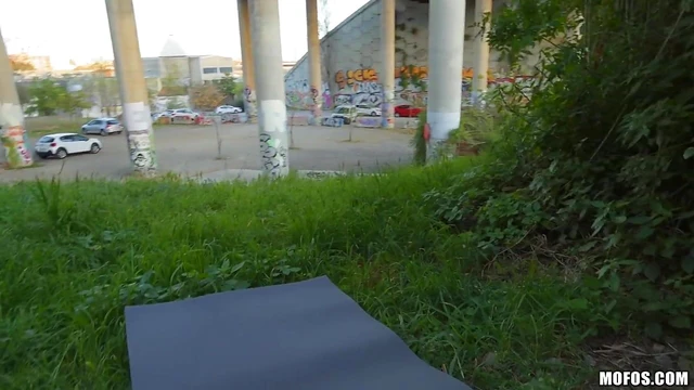 Horny Alyssa Reece Craves Wild Outdoor Fuck With Stranger