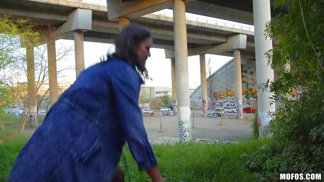 Horny Alyssa Reece Craves Wild Outdoor Fuck With Stranger