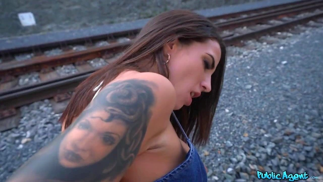 Cum-Loving Brunette Stranger Medusa Gets Fucked OutdoorsQuickie Style