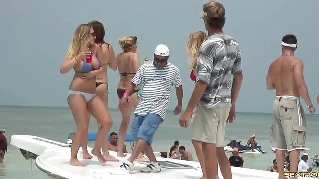 Sexy Curvy Amateurs Party Hard in Bikinis Aboard a Luxury Yacht