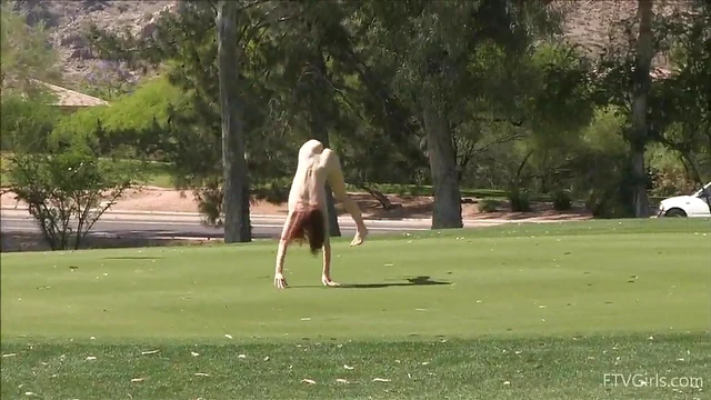 Seductive Meghan Strips Outdoors & Strolls Nude Through Park