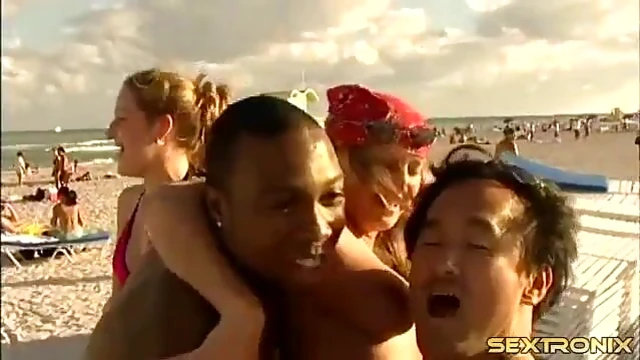 Natural Tits at Topless Beach Caught Candidly by Amateur Cameraman