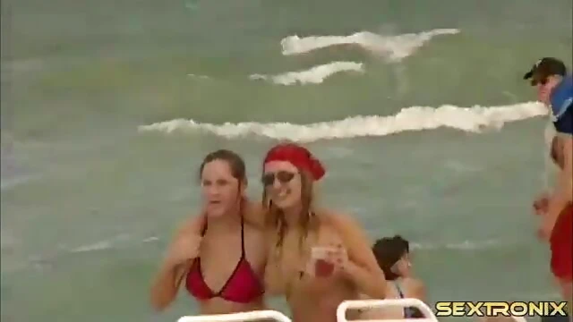 Natural Tits at Topless Beach Caught Candidly by Amateur Cameraman