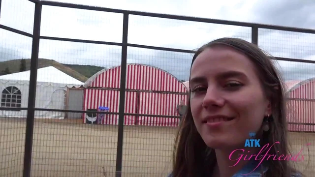 Sizzling Amateur Video Features Sia Wood Teasing Outdoors & In Car