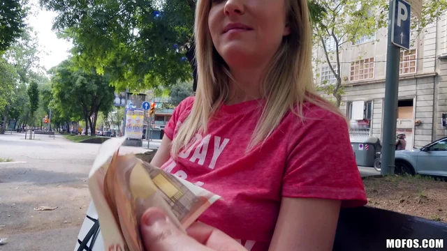 Beautiful Sicilian Babe Takes Hard Stranger Shaft After Blowjob Treat