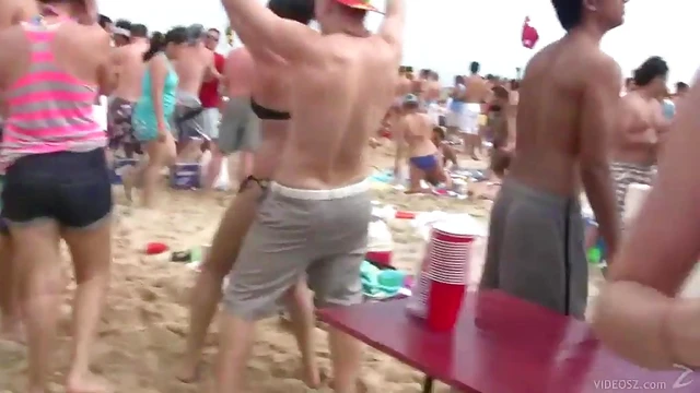 Beach Reality Video Shows Girl Grinding Her Booty Against Guy’s Cock