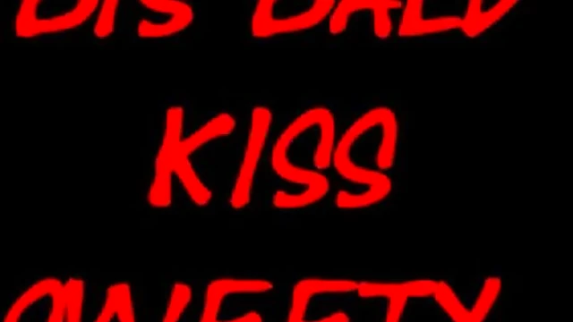 Passionate Duo Enjoys Forbidden Pleasure Inside Public Dressing Room