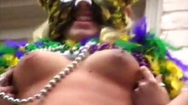 Sexy Babes Show Off Their Boobs Boldly While Flashing Public Spaces Live