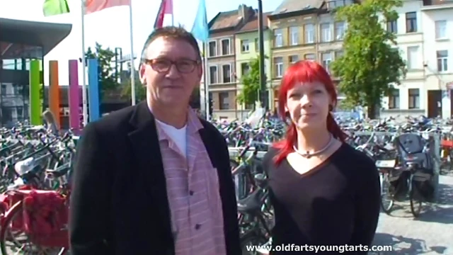 Sunny Park Day Turns Into Exploring Her Pink Pussy's Depths