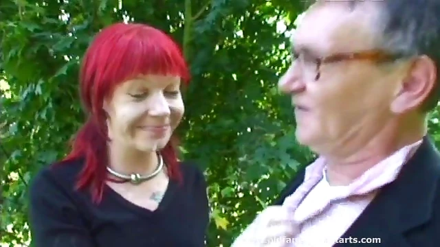 Sunny Park Day Turns Into Exploring Her Pink Pussy's Depths