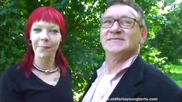 Sunny Park Day Turns Into Exploring Her Pink Pussy's Depths