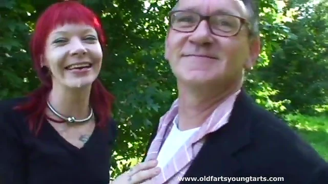 Sunny Park Day Turns Into Exploring Her Pink Pussy's Depths