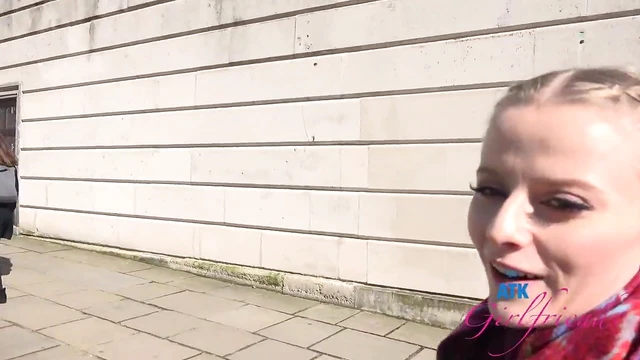 Sexy Blonde Girlfriend Paris White Loves Exploring New Places Together