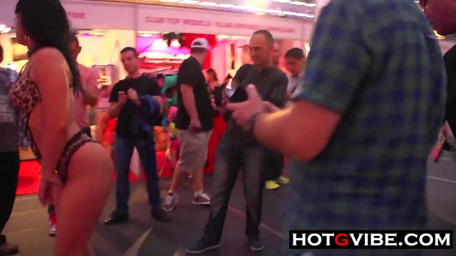 Wet Asian Cutie Squirts Passionately During Secret Bathroom Encounter