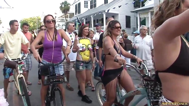 Sexy Topless Amateurs Flaunt Their Curves at Erotic Body Paint Party