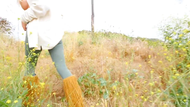 Blonde Temptress Shows Off Her Tight Asshole by Spreading Cheeks Wide Open