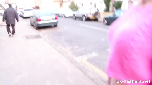 Blonde Bombshell Flashes Publicly While Enjoying Every Moment Live