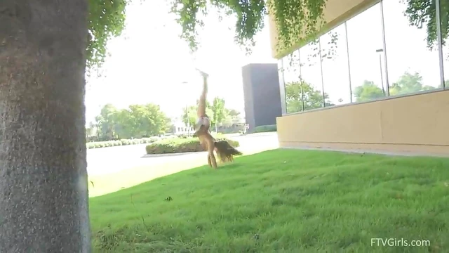 Bold Babe Flaunts Sexy Curves, Tempting Passersby With Her Hot Body