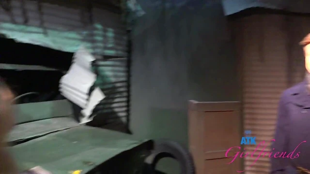 Amateur Beauty Cecelia Taylor Thrills Fans With Public Posing Showdown