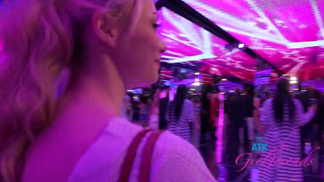 Amateur Beauty Cecelia Taylor Thrills Fans With Public Posing Showdown