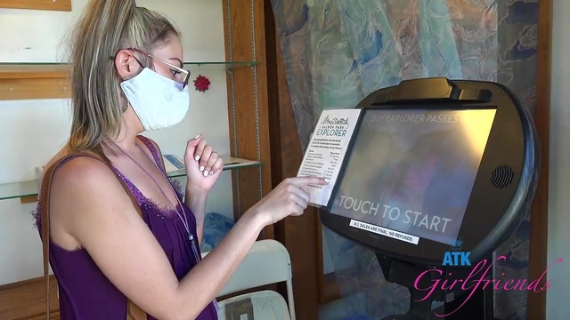 Dirty Lily Adams Shows Off Her Pretty Feet While Pissing Seductively