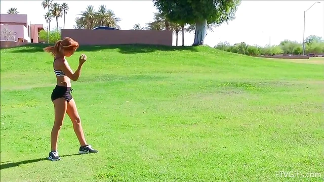 Sizzling Lady Strips Bare, Shows Off Curves While Working Out Solo