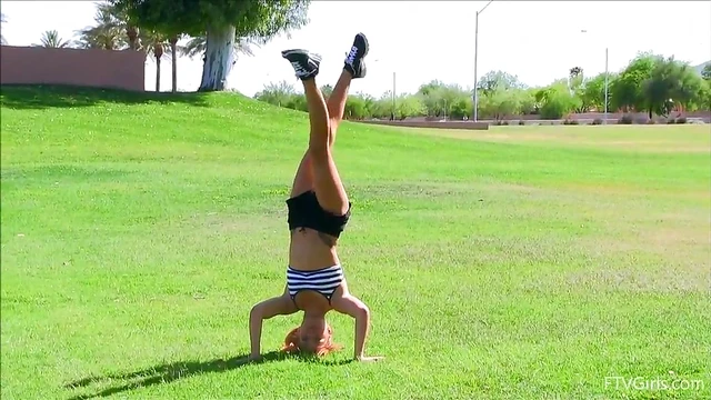 Sizzling Lady Strips Bare, Shows Off Curves While Working Out Solo