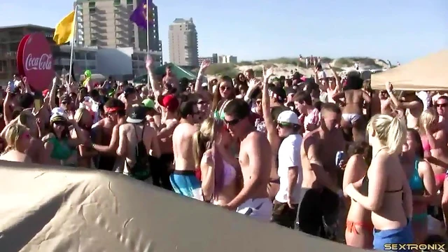 Saucy Bikini Party With Salacious Cuties Dancing Provocatively For Fun