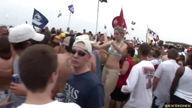 Blonde Bombshell Reveals Her Perfect Tits in Seductive Beach Bikini Showdown