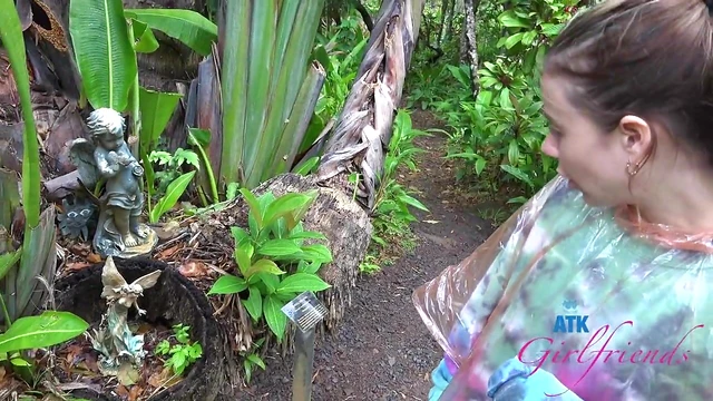 Sexy Summer Vixen Tempts Her BF With Seductive Beachside Action Today