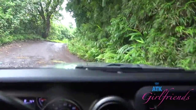 Sexy Summer Vixen Tempts Her BF With Seductive Beachside Action Today