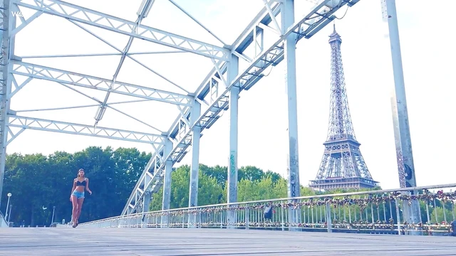 Sexy Town Walk: Good Looking Maria Flashes Her Boobies Teasingly