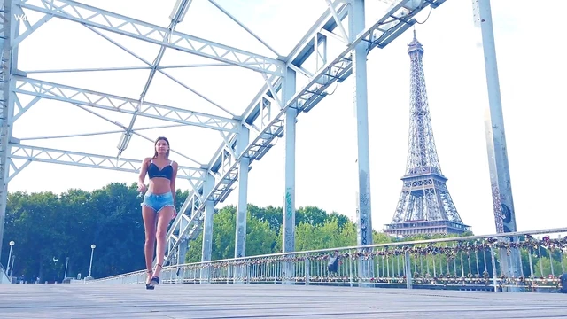 Sexy Town Walk: Good Looking Maria Flashes Her Boobies Teasingly