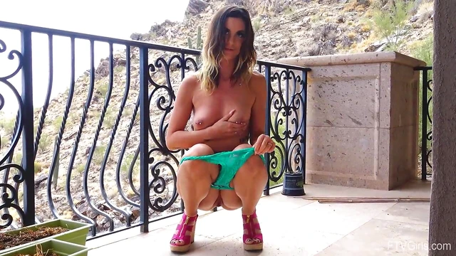 Sizzling Beauty Hollie Strips Down & Poses Nude Outdoors Seductively