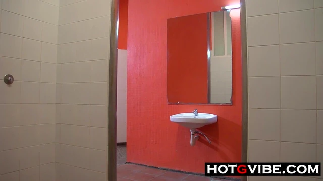 Spanish Beauty's Wet G-Spot Quivers Until She Squirts Hard