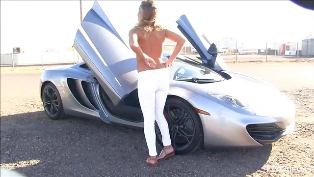 Sensual Petite Babe Reveals Stunning Curves and Teases Crowd Outdoors