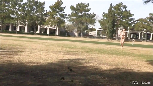 Public Stripper Shows Off Flexibility Doing Sexy Yoga Tricks Hotness