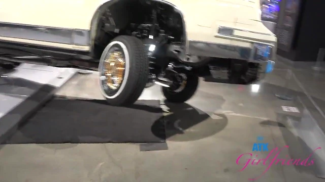 Imani Valor Moans Loudly As She Gets Fingered Publicly – POV Thrill