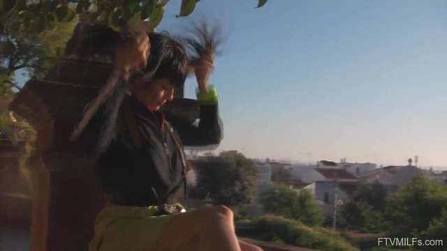 Sizzling MILF Sophia Ditches Panties for Outdoor Pussy Play Showdown