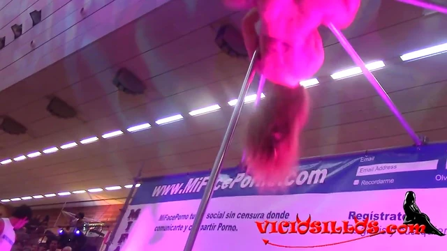Sexy Pole Dance by Maria at SEB 2015 Show Stuns Everyone Live On Stage