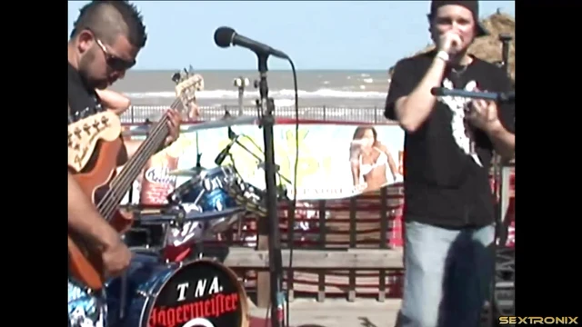 Beachside Bash! Provocative Amateurs Get Steamy Under Sunlight