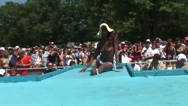 Amateur Skanks Flash Their Bodies Publicly for Exciting Party Action