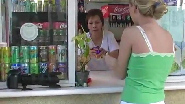 Bold Blonde Beauty Shows Off Sultry Booty at Busy Park