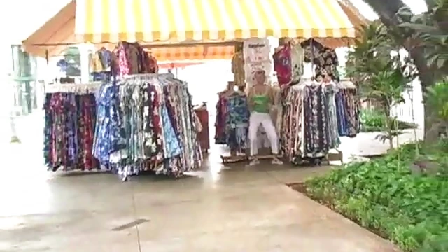 Bold Blonde Beauty Shows Off Sultry Booty at Busy Park