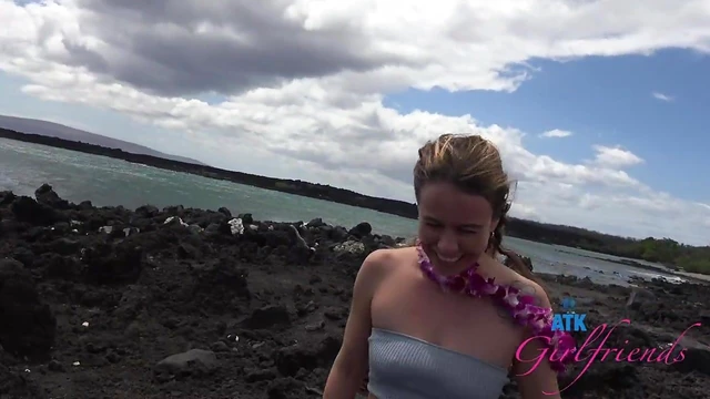 Sexy Beach Encounter: Sweet Chick Summer Vixen Tempts Her Boyfriend with Desire