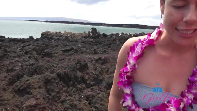 Sexy Beach Encounter: Sweet Chick Summer Vixen Tempts Her Boyfriend with Desire