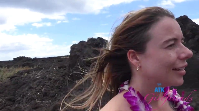 Sexy Beach Encounter: Sweet Chick Summer Vixen Tempts Her Boyfriend with Desire