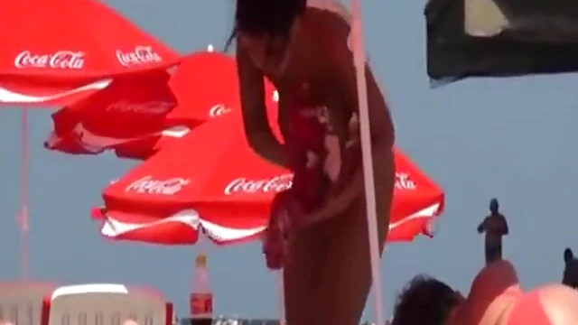 Sexy Beach Babe Gets Tan While Enjoying Sensual Massage Action